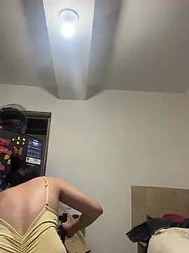 Violett hott  online show from May 2, 12:10 pm
