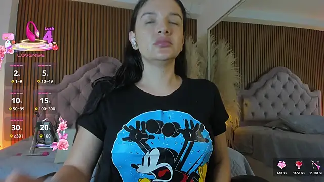 Snapshot of Violett_hott_ chatting on June 16, 12:41 pm Violett hott online show from June 16, 12:41 pm