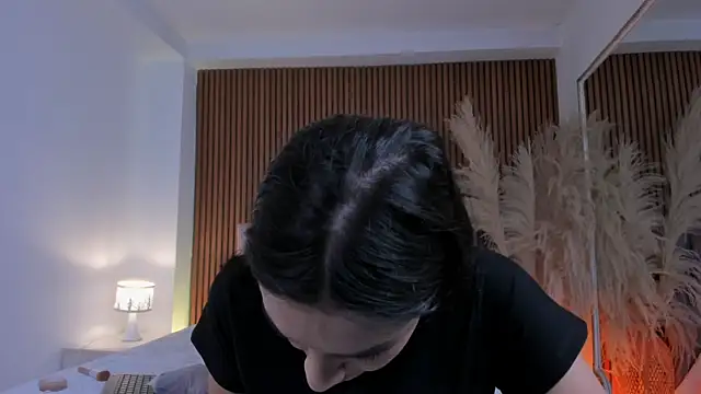 Violett hott  online show from June 25, 1:04 pm
