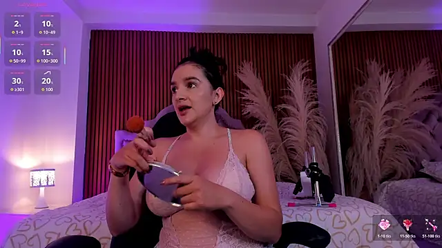 Violett hott  online show from July 23, 12:14 pm
