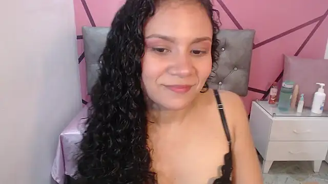 Snapshot of Little18Doll chatting on May 16, 11:03 pm Little18Doll online show from May 16, 11:03 pm