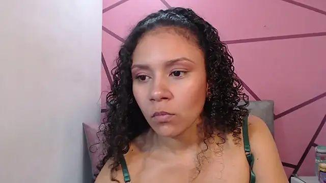 Snapshot of Little18Doll chatting on May 29, 9:46 pm Little18Doll online show from May 29, 9:46 pm