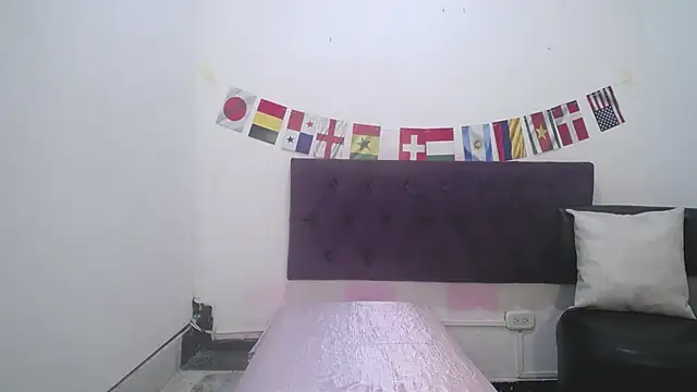 Snapshot of Little18Doll chatting on July 18, 10:35 pm Little18Doll online show from July 18, 10:35 pm