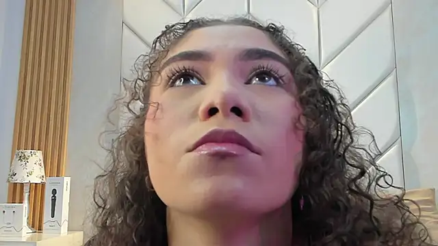Snapshot of CamilaCastillo chatting on May 12, 3:31 pm CamilaCastillo online show from May 12, 3:31 pm