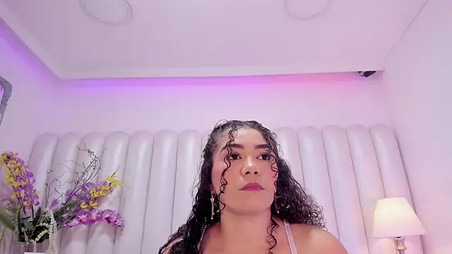 Snapshot of CamilaCastillo chatting on June 10, 7:46 pm CamilaCastillo online show from June 10, 7:46 pm