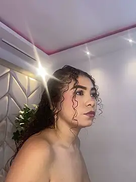 Snapshot of CamilaCastillo chatting on June 20, 12:41 pm CamilaCastillo online show from June 20, 12:41 pm