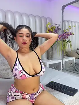 Snapshot of CamilaCastillo chatting on July 7, 7:29 pm CamilaCastillo online show from July 7, 7:29 pm
