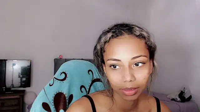 Snapshot of linda_brown_ chatting on May 7, 12:21 pm linda brown online show from May 7, 12:21 pm