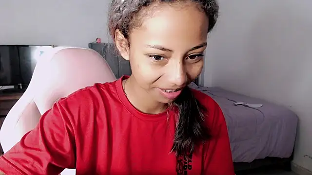 Snapshot of linda_brown_ chatting on May 15, 12:34 pm linda brown online show from May 15, 12:34 pm