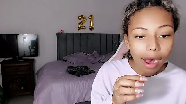 Snapshot of linda_brown_ chatting on May 26, 12:23 pm linda brown online show from May 26, 12:23 pm