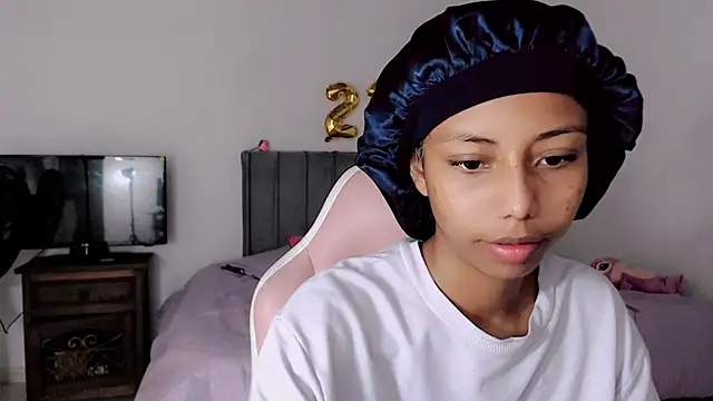 Snapshot of linda_brown_ chatting on June 5, 12:22 pm linda brown online show from June 5, 12:22 pm
