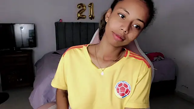 Snapshot of linda_brown_ chatting on June 17, 12:18 pm linda brown online show from June 17, 12:18 pm