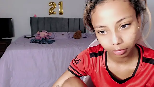 Snapshot of linda_brown_ chatting on June 27, 12:33 pm linda brown online show from June 27, 12:33 pm