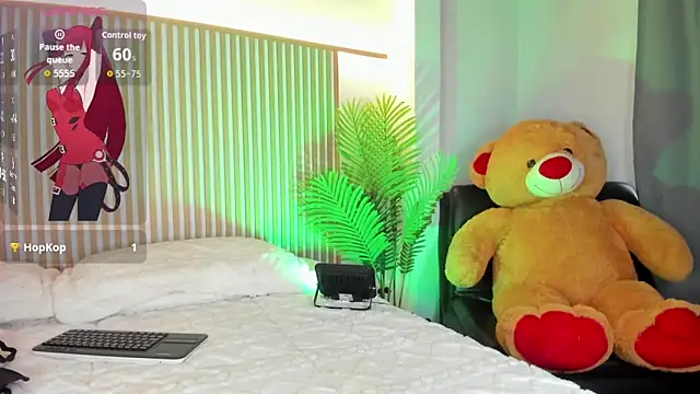 lia corner online show from February 13, 7:54 pm