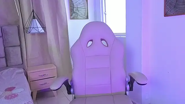 scarlettjohnson  online show from January 12, 1:05 pm