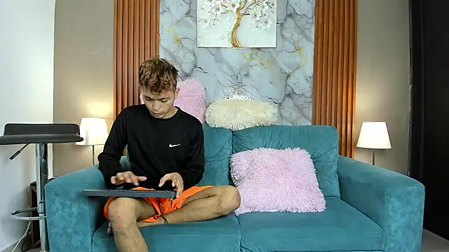 AVENGER BOYS2026 online show from February 25, 7:34 pm