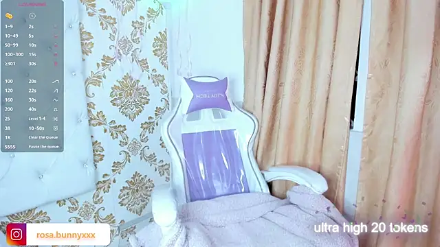 Snapshot of pinky__bunny chatting on May 6, 2:40 am pinky bunny online show from May 6, 2:40 am