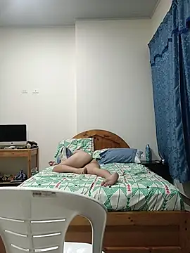 Snapshot of GL_Naughty09 chatting on April 27, 3:48 am GL Naughty09 online show from April 27, 3:48 am