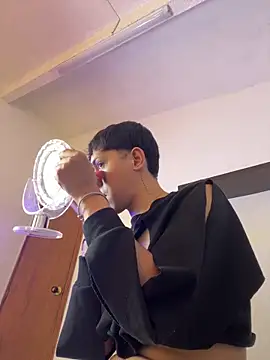 Iamcami  online show from March 5, 6:59 pm