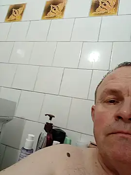 Snapshot of kanos71 chatting on April 21, 11:29 pm kanos71 online show from April 21, 11:29 pm