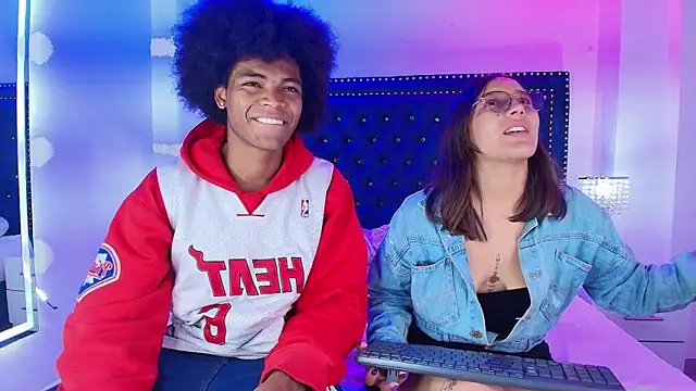Cristal and luke online show from May 1, 3:22 am