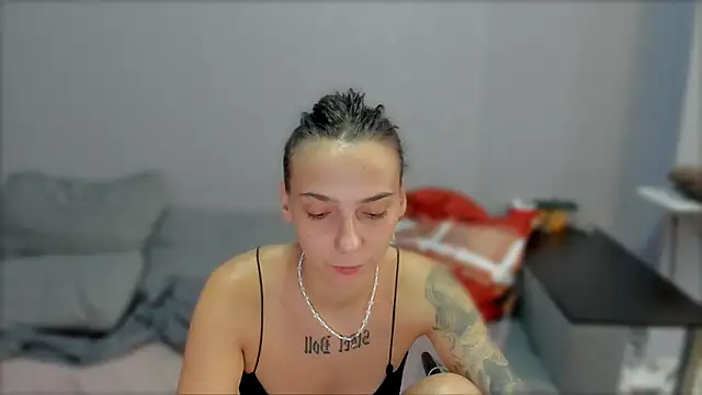 Snapshot of AnnaMized chatting on January 6, 7:12 am AnnaMized online show from January 6, 7:12 am