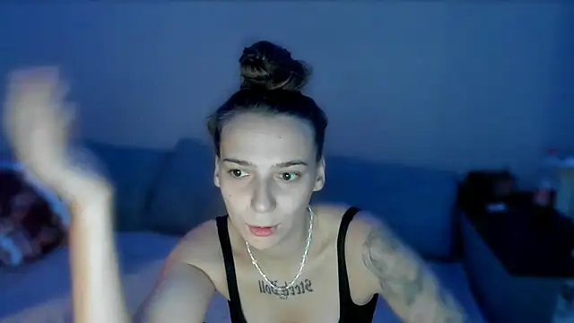 Snapshot of AnnaMized chatting on January 9, 9:01 am AnnaMized online show from January 9, 9:01 am