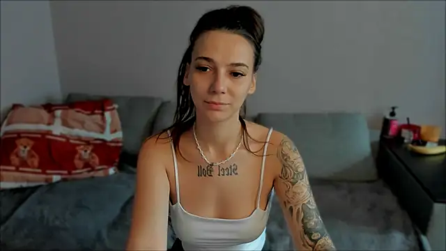 Snapshot of AnnaMized chatting on February 20, 7:32 am AnnaMized online show from February 20, 7:32 am