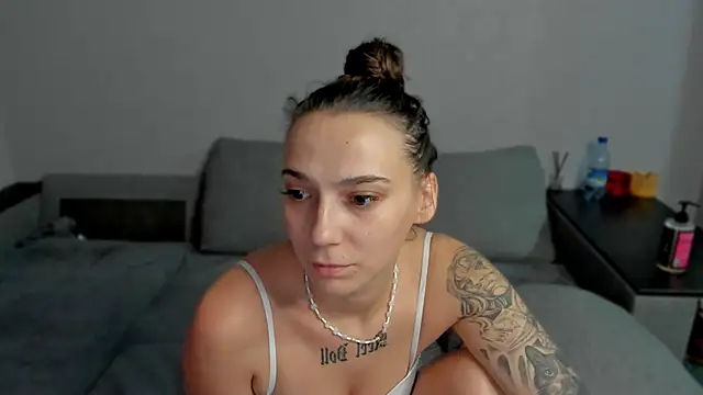 Snapshot of AnnaMized chatting on March 2, 11:28 am AnnaMized online show from March 2, 11:28 am