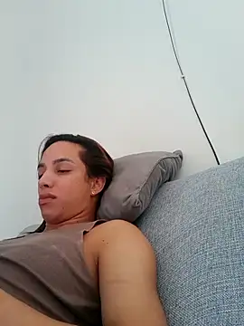 ofjuliaa online show from April 29, 2:43 pm
