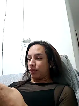 ofjuliaa online show from May 8, 9:03 am