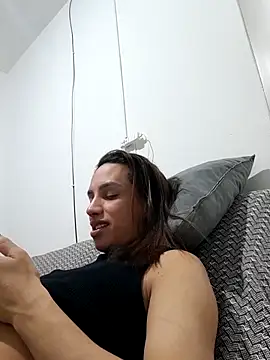 ofjuliaa online show from May 28, 2:20 am