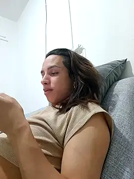 Snapshot of ofjuliaa chatting on June 19, 2:38 am ofjuliaa online show from June 19, 2:38 am