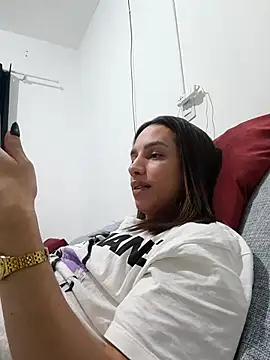 Snapshot of ofjuliaa chatting on June 23, 8:40 pm ofjuliaa online show from June 23, 8:40 pm