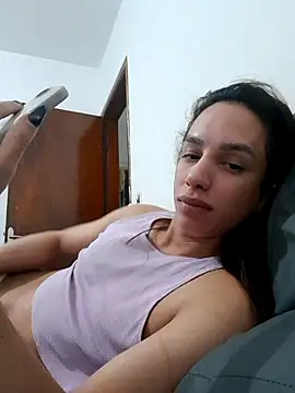Snapshot of ofjuliaa chatting on July 1, 7:43 am ofjuliaa online show from July 1, 7:43 am