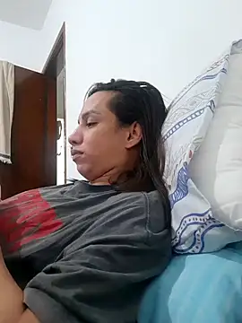 Snapshot of ofjuliaa chatting on July 8, 6:40 am ofjuliaa online show from July 8, 6:40 am