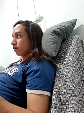 Snapshot of ofjuliaa chatting on July 13, 6:16 am ofjuliaa online show from July 13, 6:16 am