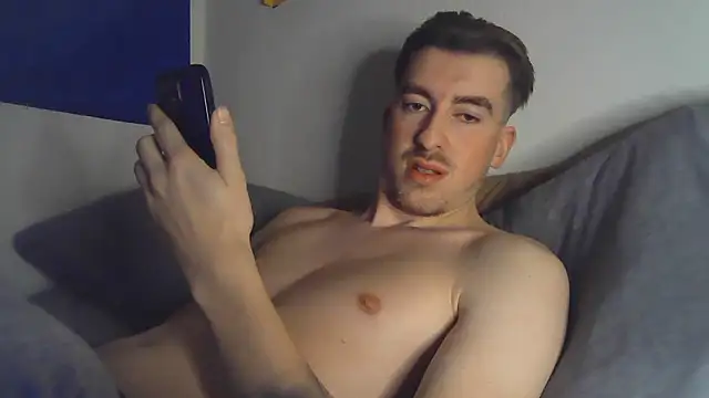 Snapshot of essexboy_2002 chatting on January 7, 11:29 pm essexboy 2002 online show from January 7, 11:29 pm