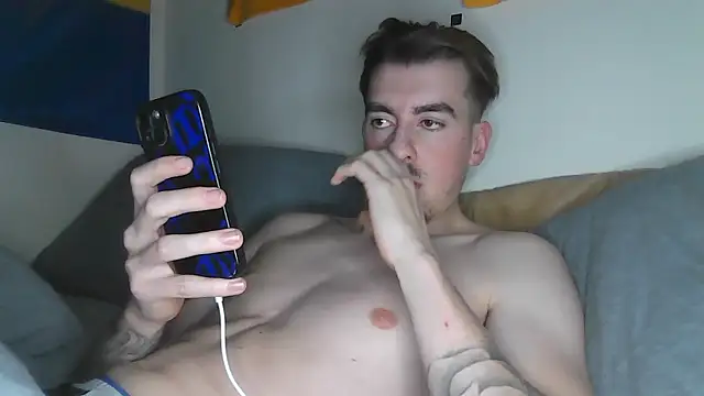 Snapshot of essexboy_2002 chatting on January 11, 11:32 pm essexboy 2002 online show from January 11, 11:32 pm