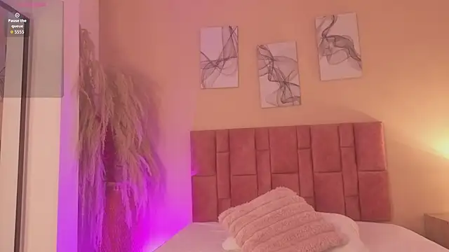 Snapshot of emmy_danielss chatting on July 8, 11:04 am emmy danielss online show from July 8, 11:04 am