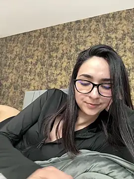 Snapshot of AmayaDominique chatting on March 11, 12:05 am AmayaDominique online show from March 11, 12:05 am