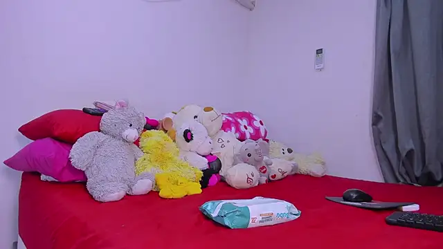 Snapshot of vennuss19 chatting on July 8, 8:46 pm vennuss19 online show from July 8, 8:46 pm