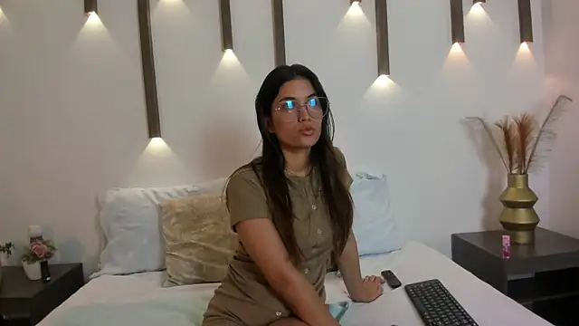 Snapshot of scarlett_rosse_x chatting on February 3, 7:02 am scarlett rosse x online show from February 3, 7:02 am