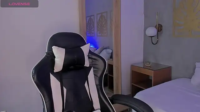 Snapshot of scarlett_rosse_x chatting on March 4, 2:17 am scarlett rosse x online show from March 4, 2:17 am