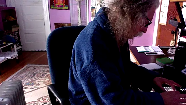 LickYourYoni online show from April 25, 3:42 pm