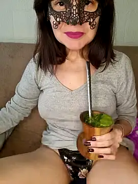 Snapshot of larizinha2026 chatting on July 28, 5:45 pm larizinha2026 online show from July 28, 5:45 pm