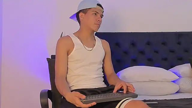 Marcus Moreno online show from March 17, 7:17 pm