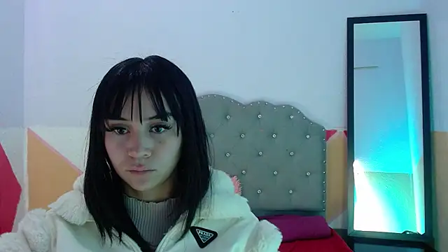 Snapshot of sofiaspring chatting on July 10, 3:47 pm sofiaspring online show from July 10, 3:47 pm