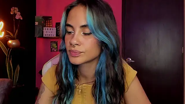 Snapshot of azula_lillet chatting on January 7, 9:06 pm azula lillet online show from January 7, 9:06 pm