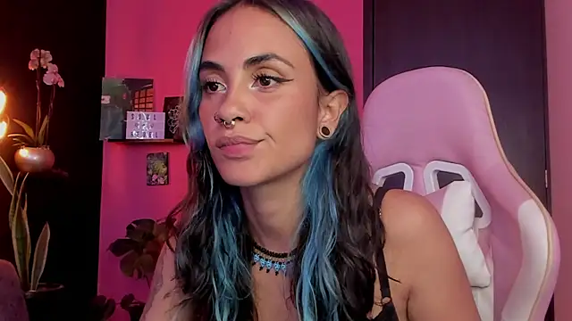 Snapshot of azula_lillet chatting on January 9, 8:32 pm azula lillet online show from January 9, 8:32 pm